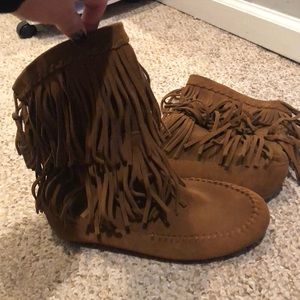 Leather fringe moccasins. NBW